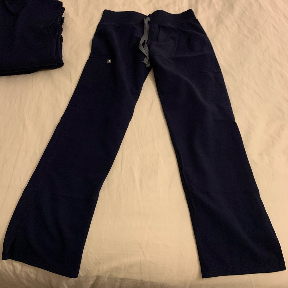 Figs kade cargo scrub pants XS petite in navy